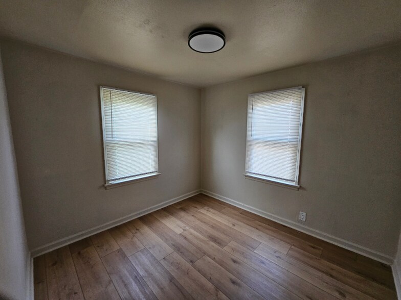 Building Photo - 6207 Fay Dr