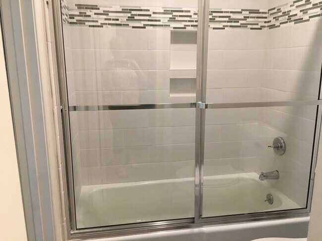 Building Photo - 501 Smokeridge~3 bedroom 2 bath~SPLIT LEVE...