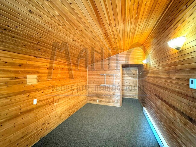 Building Photo - Entertainers Dream Home