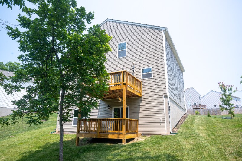 Building Photo - 103 Colt St