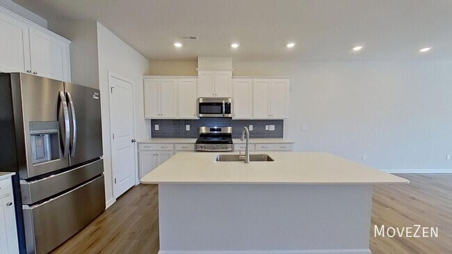 Building Photo - 12 Fernhill Ln