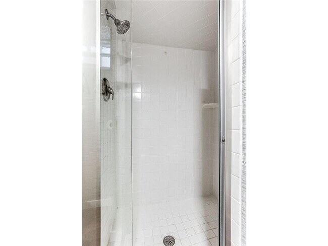 Building Photo - 1517 W 53rd St