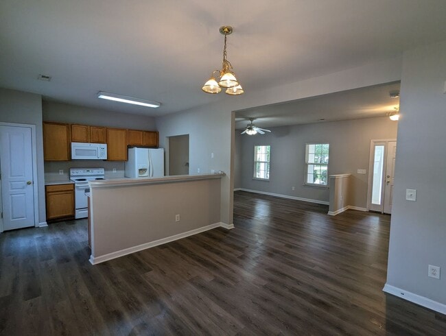 Building Photo - CORNELIUS 3 BEDROOM 2.5 BATH W/FENCED YARD