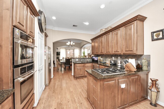 Building Photo - 2414 Driscoll St