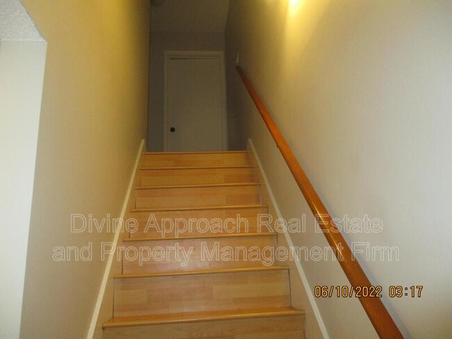 Building Photo - 830 Jamestown Manor Park