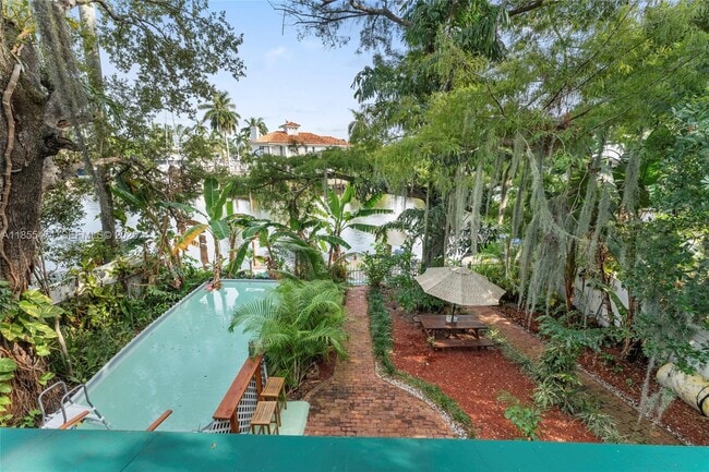 Building Photo - 918 Tequesta St