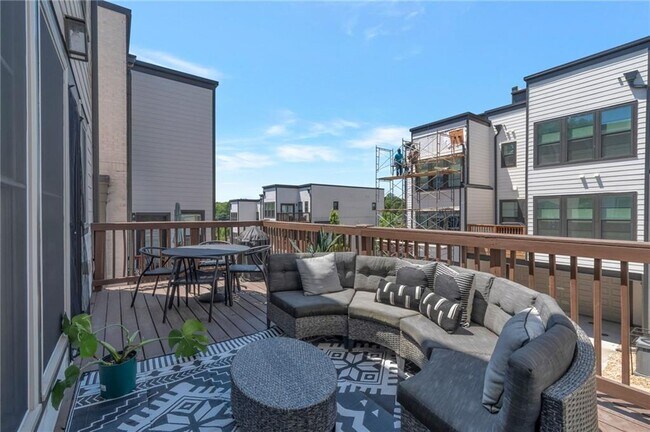 Building Photo - 564 Ember Ln NW