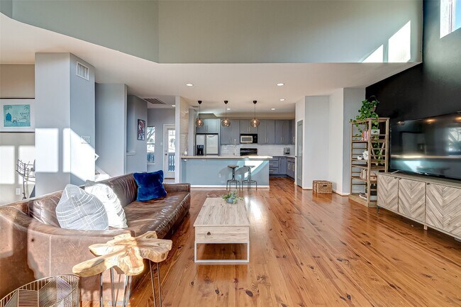 Building Photo - 4308 Lillian St