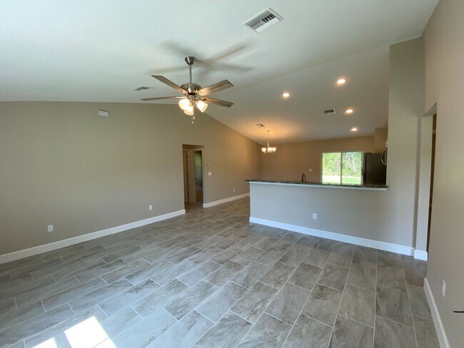 Building Photo - Desirable SW Ocala Neighborhood 3/2/2 **Wo...