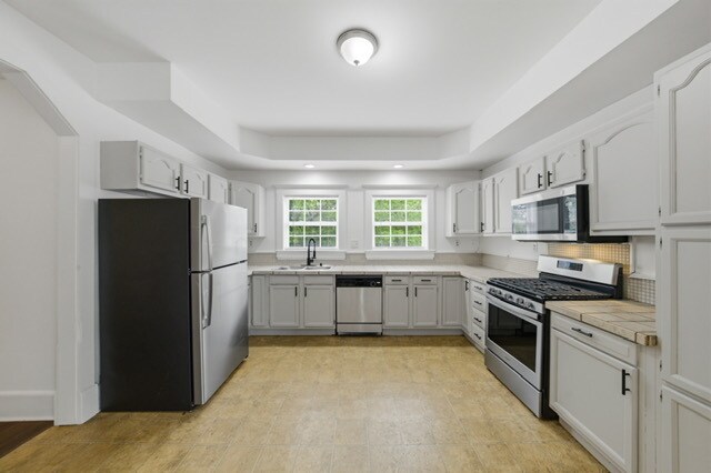 Building Photo - 5 Bedroom Virginia