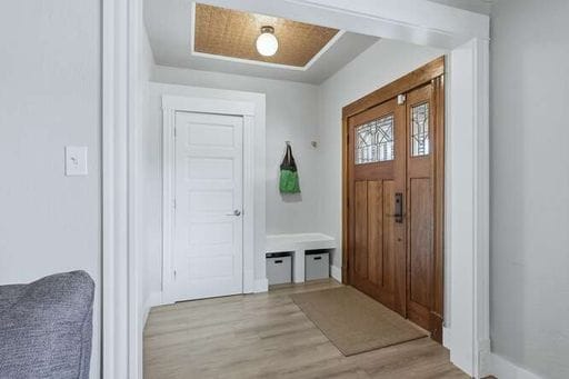 Building Photo - Beautiful 3 Bedroom Craftsman Bungalow Furnished or Unfurnished Available NOW!