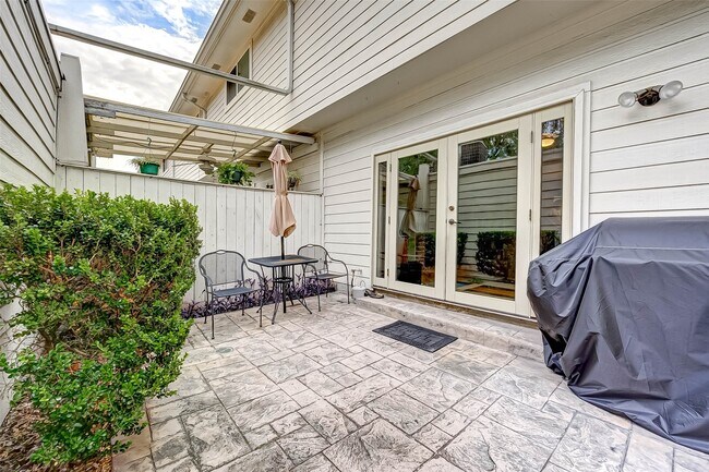 Building Photo - 5976 Woodway Place Ct