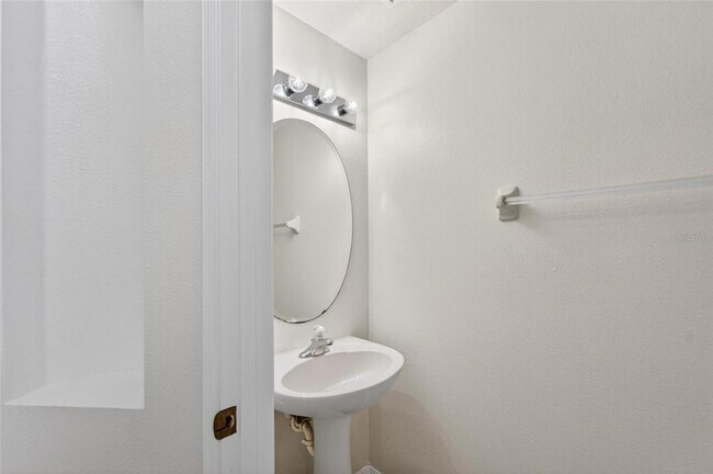 Building Photo - 30132 Mossbank Dr