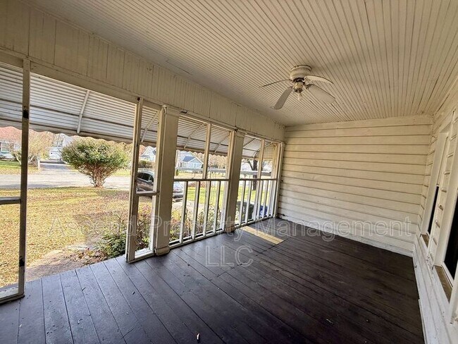 Building Photo - 203 N St Marks Ave