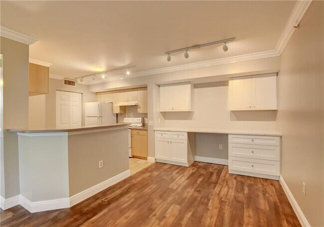 Building Photo - 1312 Villa Cir