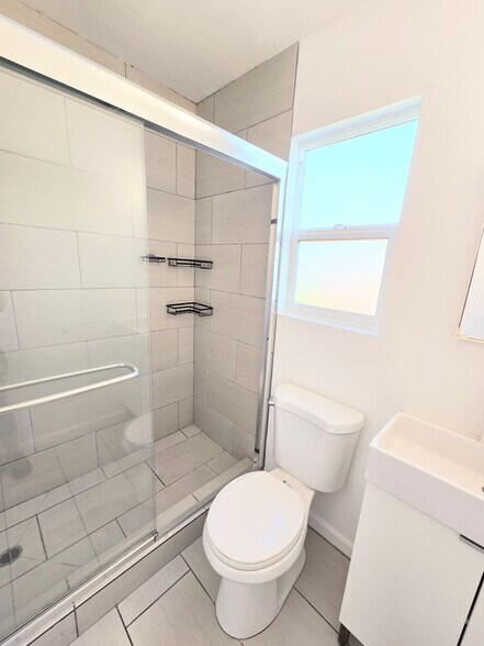 Bathroom 1 - 3121 Larga Ave