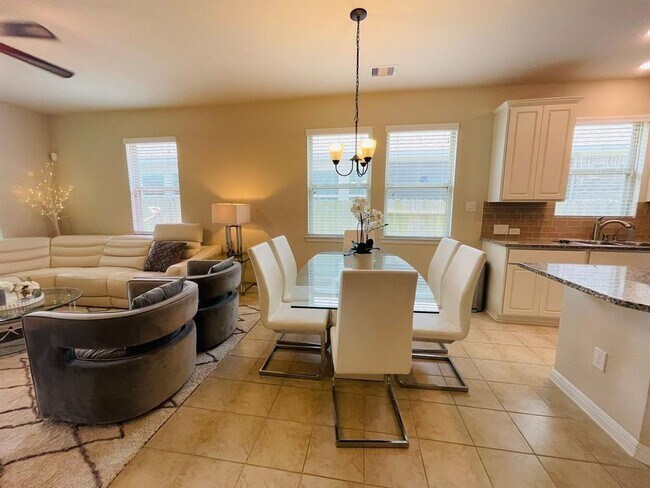 Building Photo - 7927 Tindarey Maple Trace