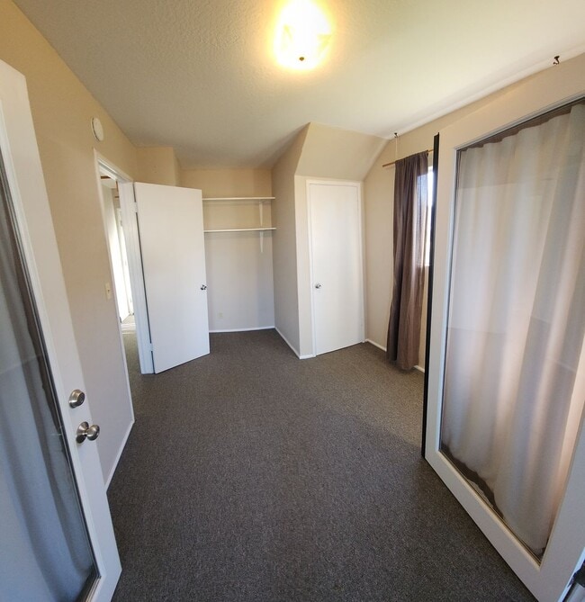 Building Photo - Quaint 2 bedroom 1 bath in quiet neighborhood