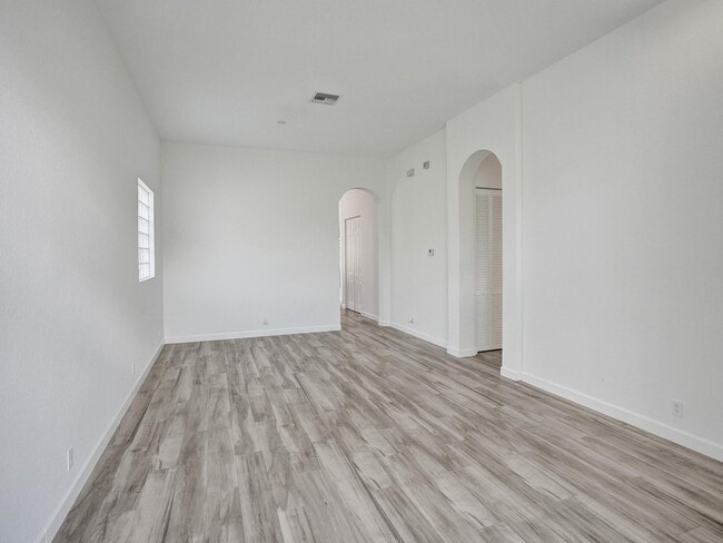 Building Photo - 41 Country Lake Cir
