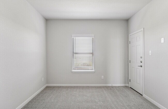 Building Photo - "Charming 3-Bedroom Duplex in San Antonio with Granite Elegance!"