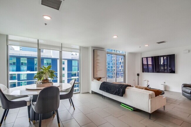 Building Photo - Penthouse Living in Charming Little Italy