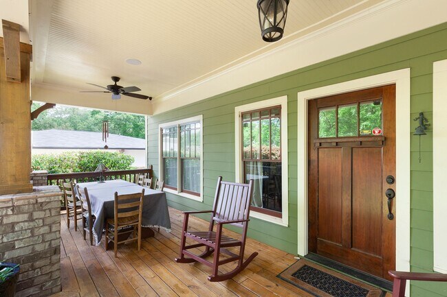 Building Photo - Beautiful 4/4 Plus Office, 4 Blocks From E...