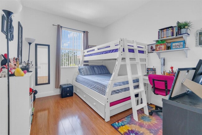 Building Photo - 3920 NE 13th Dr