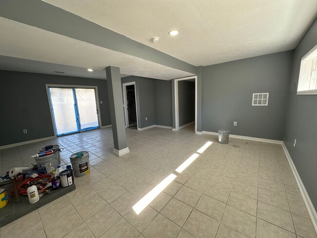 Building Photo - 5 Bedroom / 3 Bath Home Kingsport, TN