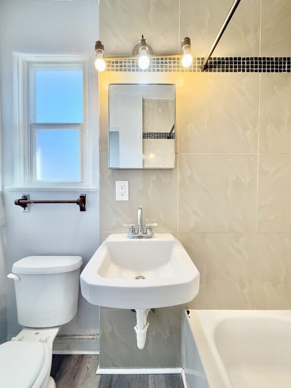 Building Photo - 551 N Ridgewood Ave