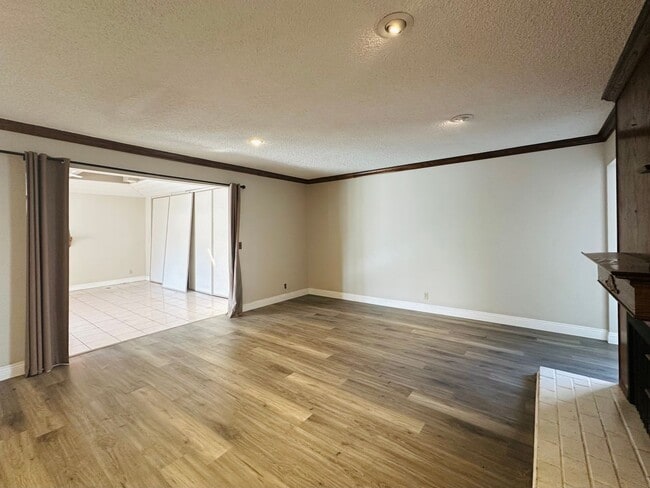Building Photo - 3BD/2BA Single-Story Home in Huntington Beach