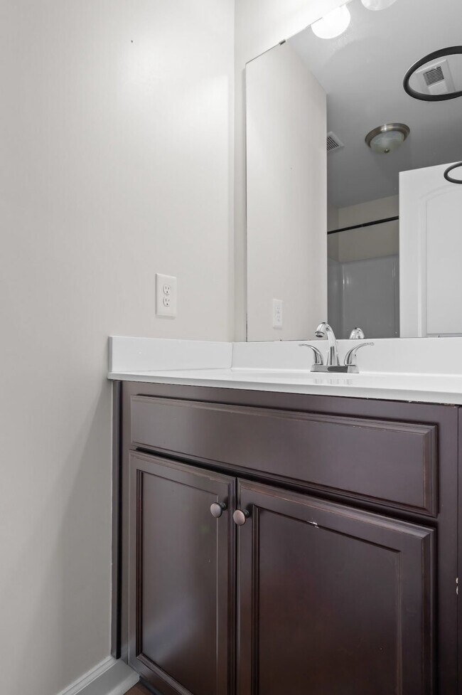 Building Photo - Justice Farm Townhome