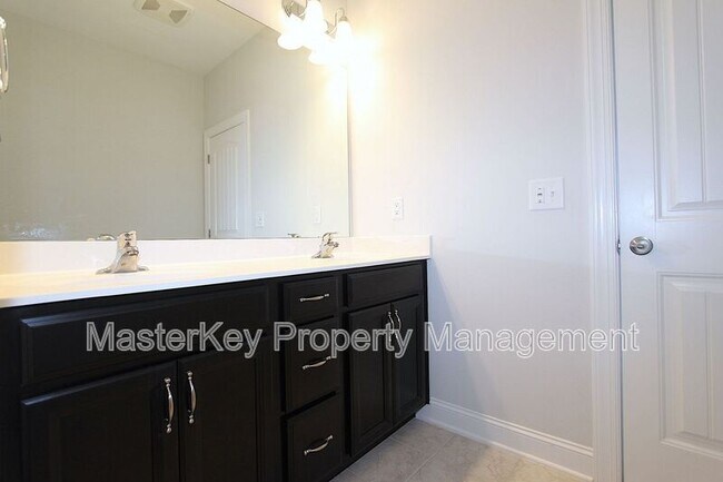 Building Photo - 1328 Farm Pond Trail