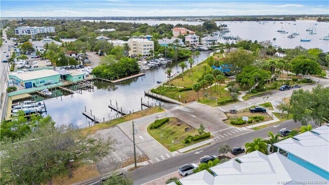 Building Photo - 521 SW Ocean Blvd