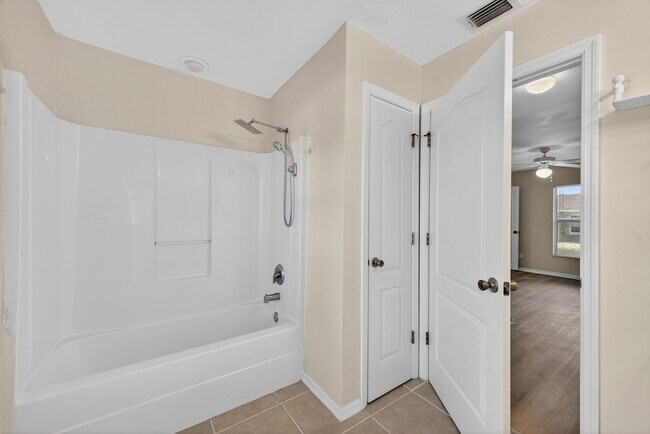 Building Photo - 1224 Bayou St E