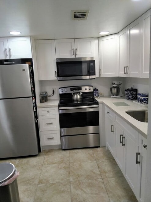 Building Photo - 399 Brittany Dr