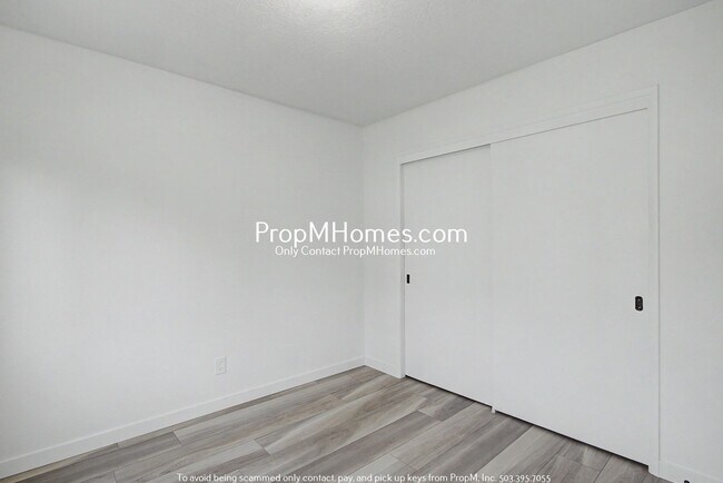 Building Photo - Updated Two Bedroom Unit in St Johns!