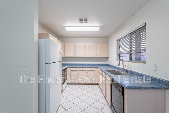 Building Photo - 663 S Colonial Ct