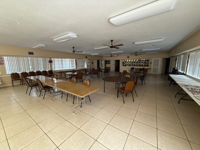 Building Photo - 6215 Coral Lake Dr