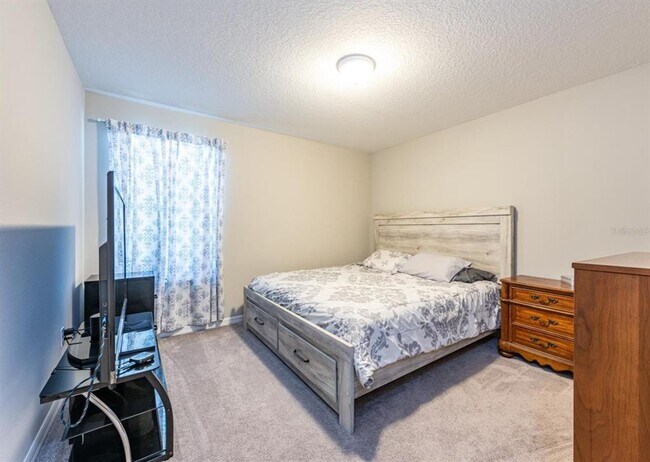 Building Photo - 9650 Sage Creek Dr