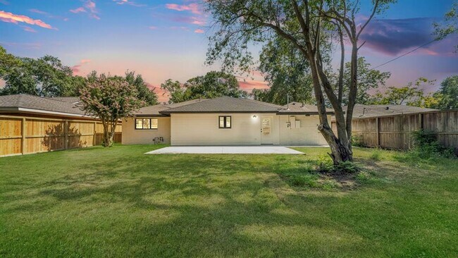 Building Photo - 6414 Woodbrook Ln