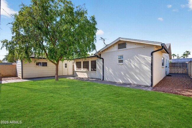 Building Photo - 1007 E Citrus Wy