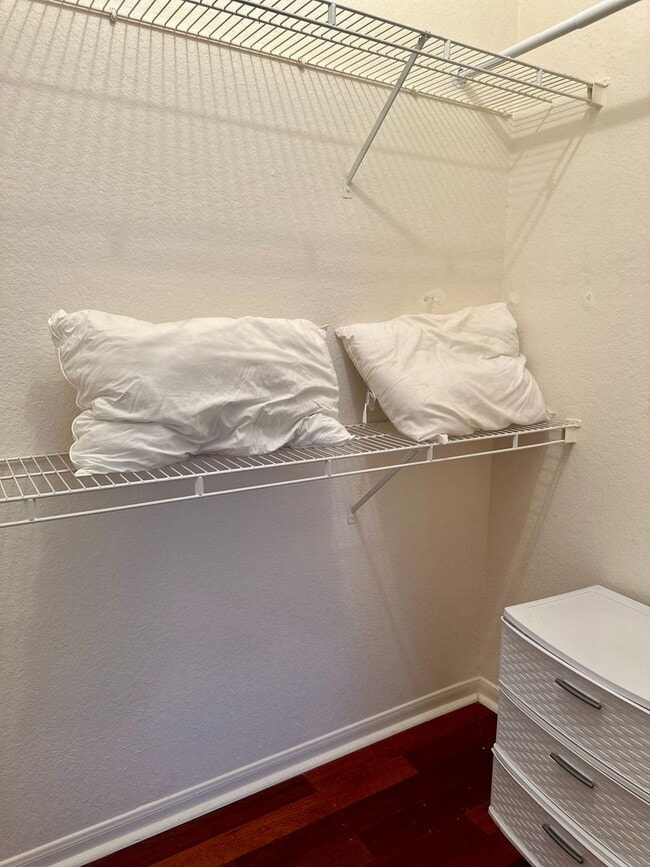 Building Photo - FULLY FURNISHED with King Bed-Pool View 1b...