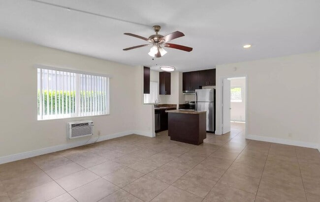 Building Photo - 560 NE 46th St