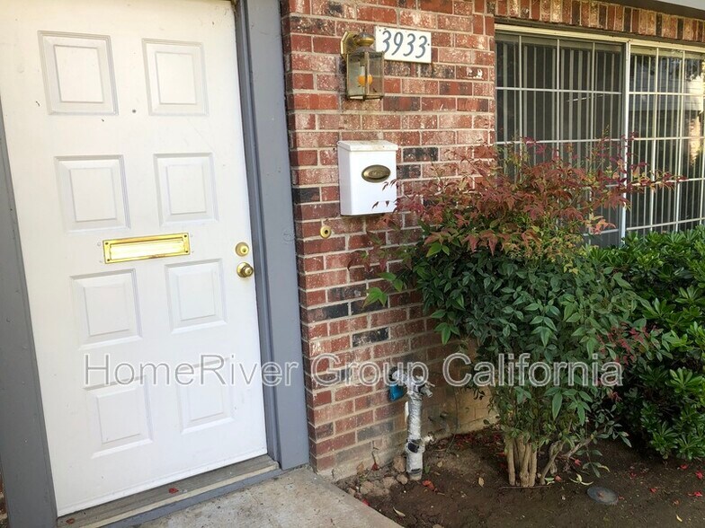 Building Photo - 3933 Oak Villa Cir