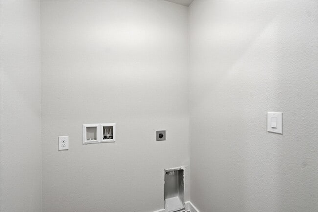 Building Photo - 2852 Glennster St
