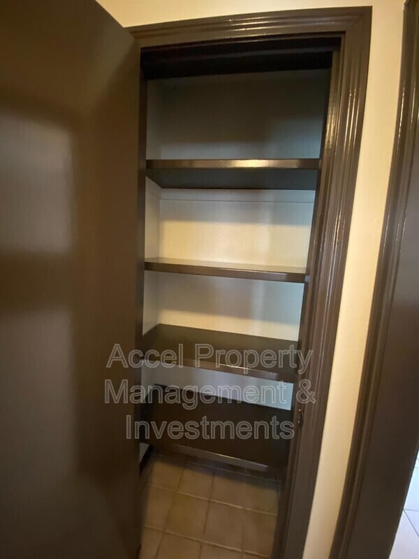 Building Photo - 601 Gastel Cir