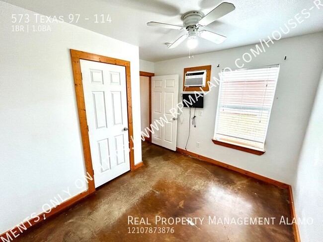 Building Photo - AVAILABLE NOW! 1 Bedroom / 1 Bath Lodge w/...