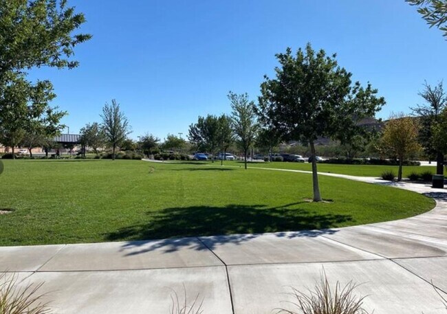 Building Photo - 6839 Scarlet Flax St