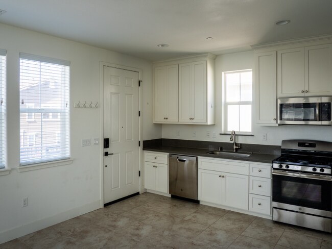 Building Photo - 3001 Shorebird Pl