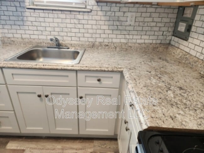 Building Photo - 210 W Spencer Ave